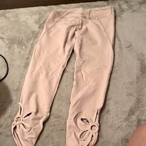 Light pink Capri legging with cut out design